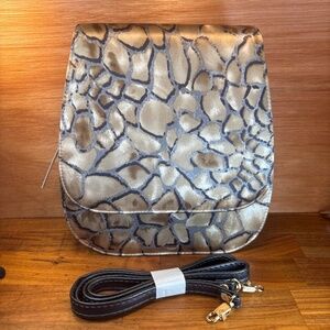 J Renee crossbody purse gold brown 3D giraffe cobblestone removable strap